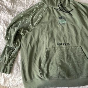 Womens NIKE green Pull over hoodie